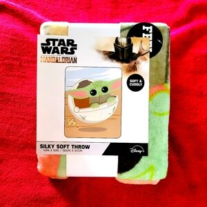 Star Wars Mandalorian Silky Soft Throw❗️ - Green and Tan
